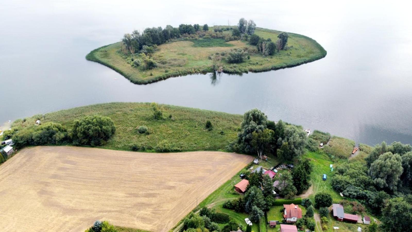 Domek Nad Jeziorem Przy Lini Brzegowej Gorowychy, Pomorze 外观 照片