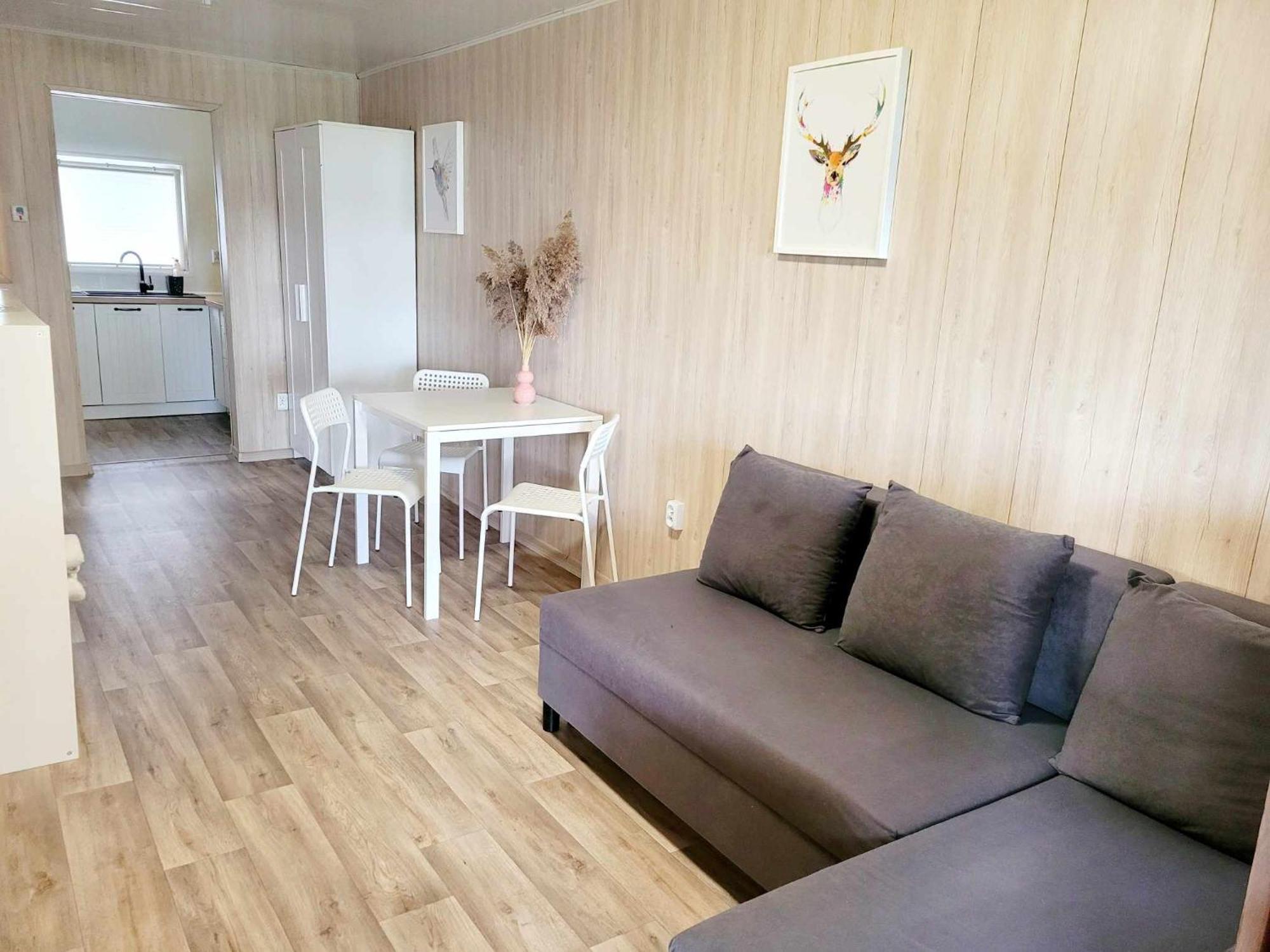 Domek Nad Jeziorem Przy Lini Brzegowej Gorowychy, Pomorze 外观 照片